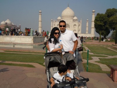 Family Taj Mahal