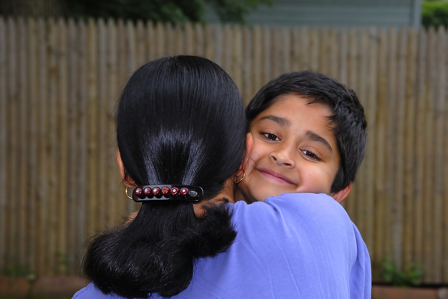 Should You Force Your Kids to Hug Relatives?