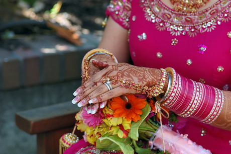 bigstock_Hands_Of_A_Indian_Bride_With_H_1690640